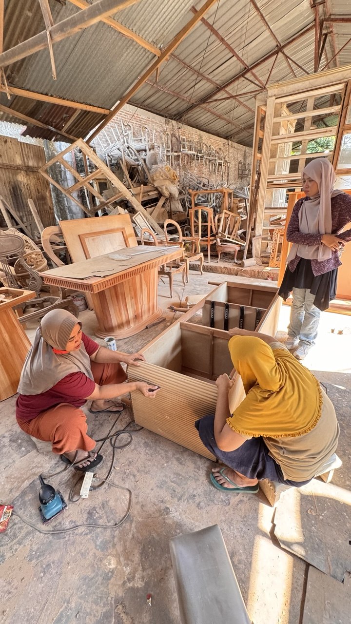 Furniture craftsmanship at the KayuHome teak factory in Indonesia